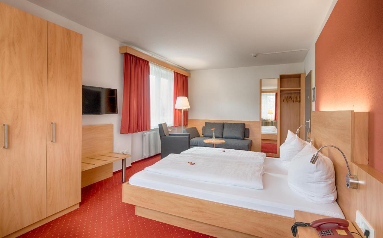 Hotel Jaegerhaus Titisee-Neustadt Exterior photo
